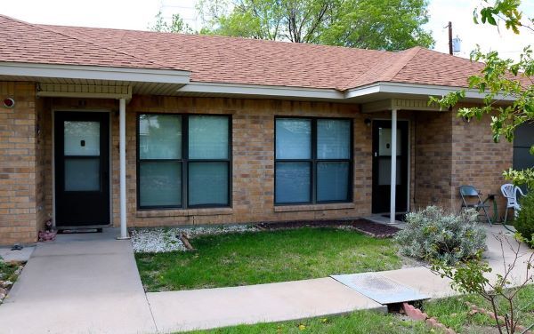 Front view of Quintana Apartments.